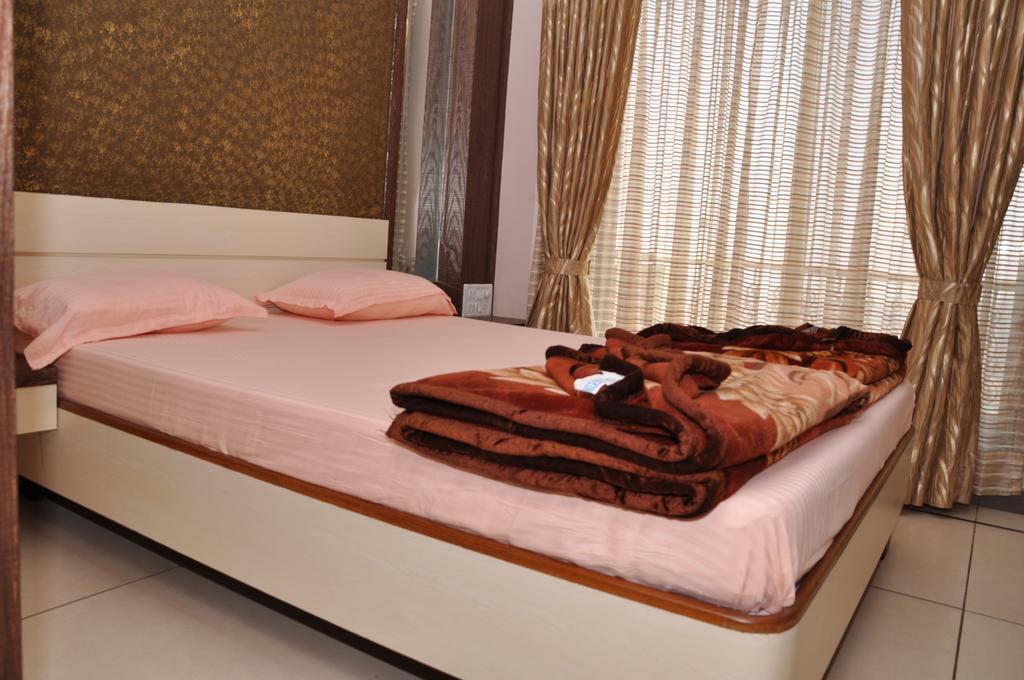 Raval Bunglow Panchgani Bagian luar foto