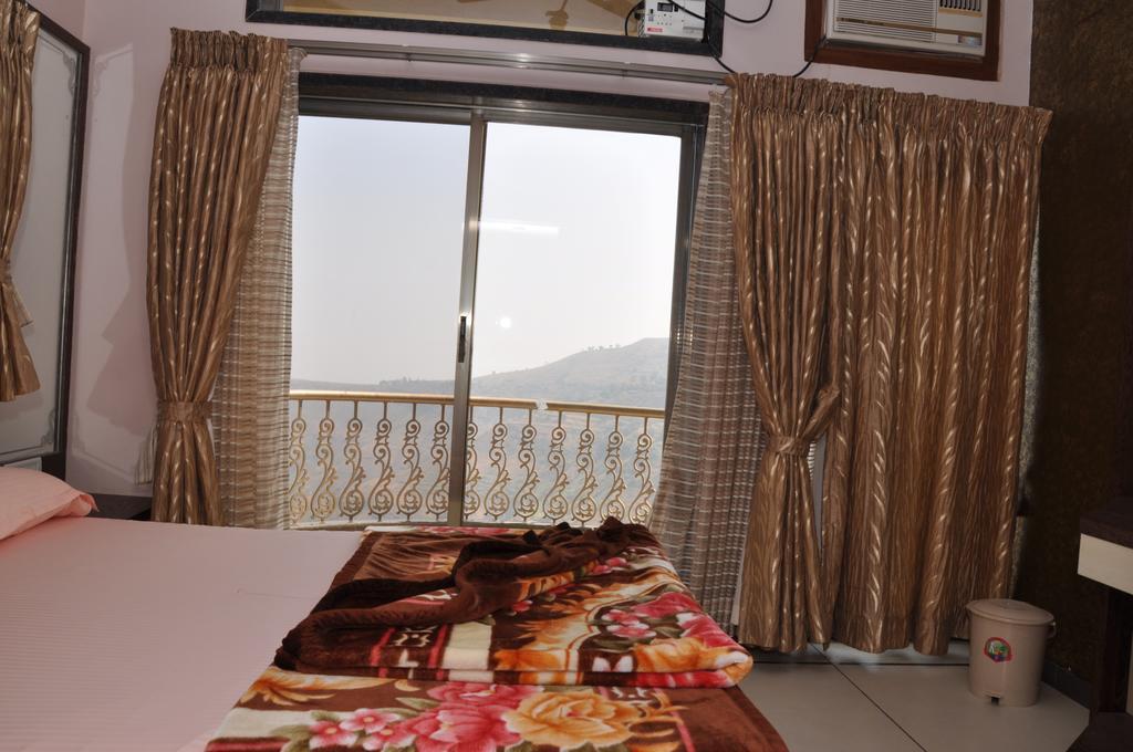 Raval Bunglow Panchgani Ruang foto